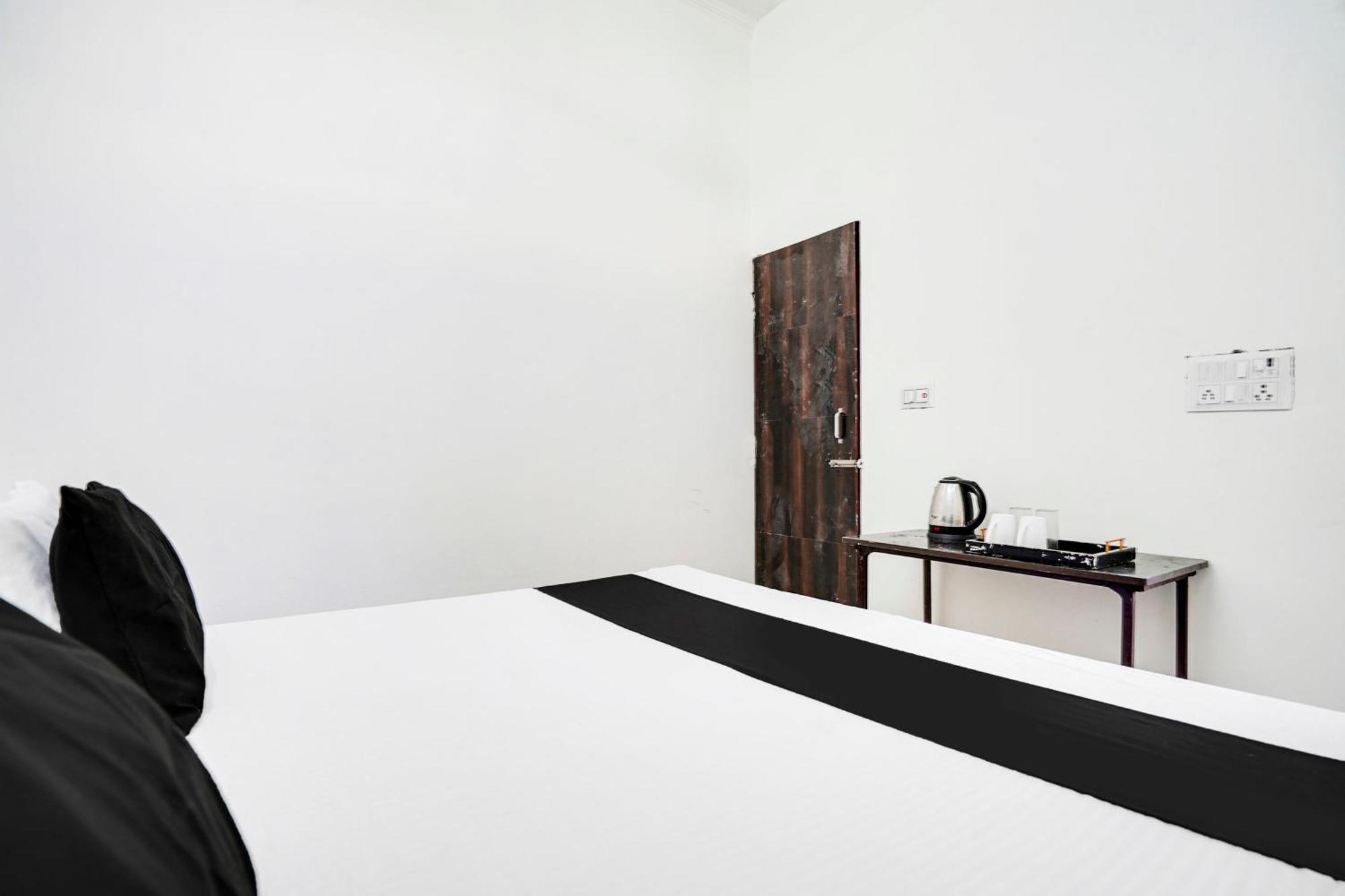 Hotel O The Moon Bareilly Eksteriør billede