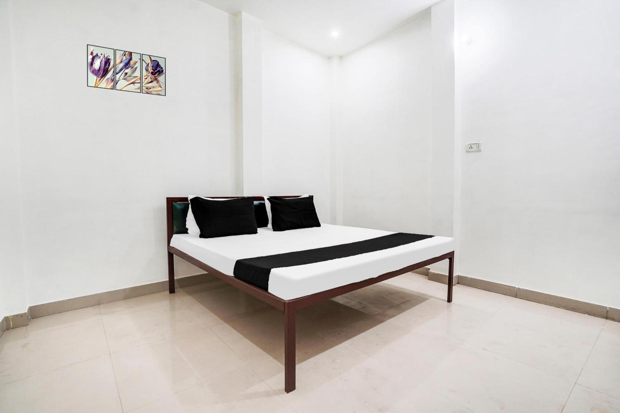 Hotel O The Moon Bareilly Eksteriør billede